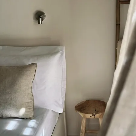 Vespera Lägenhet Kondoyenádha